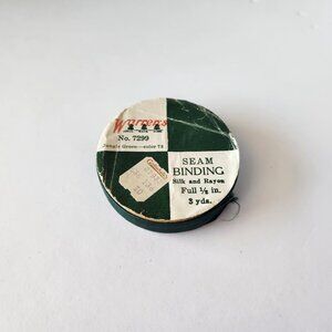 VINTAGE SEAM BINDING JUNGLE GREEN 3 YARDS 1/2 INCH SILK AND RAYON